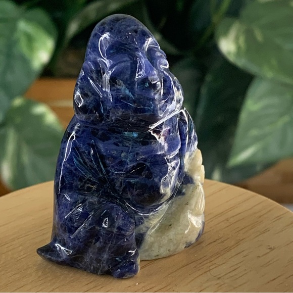 Vintage Deep Blue Sodalite Buddha Figurine MCM Crystal Man Stone Carving 2" 42g - Picture 2 of 16